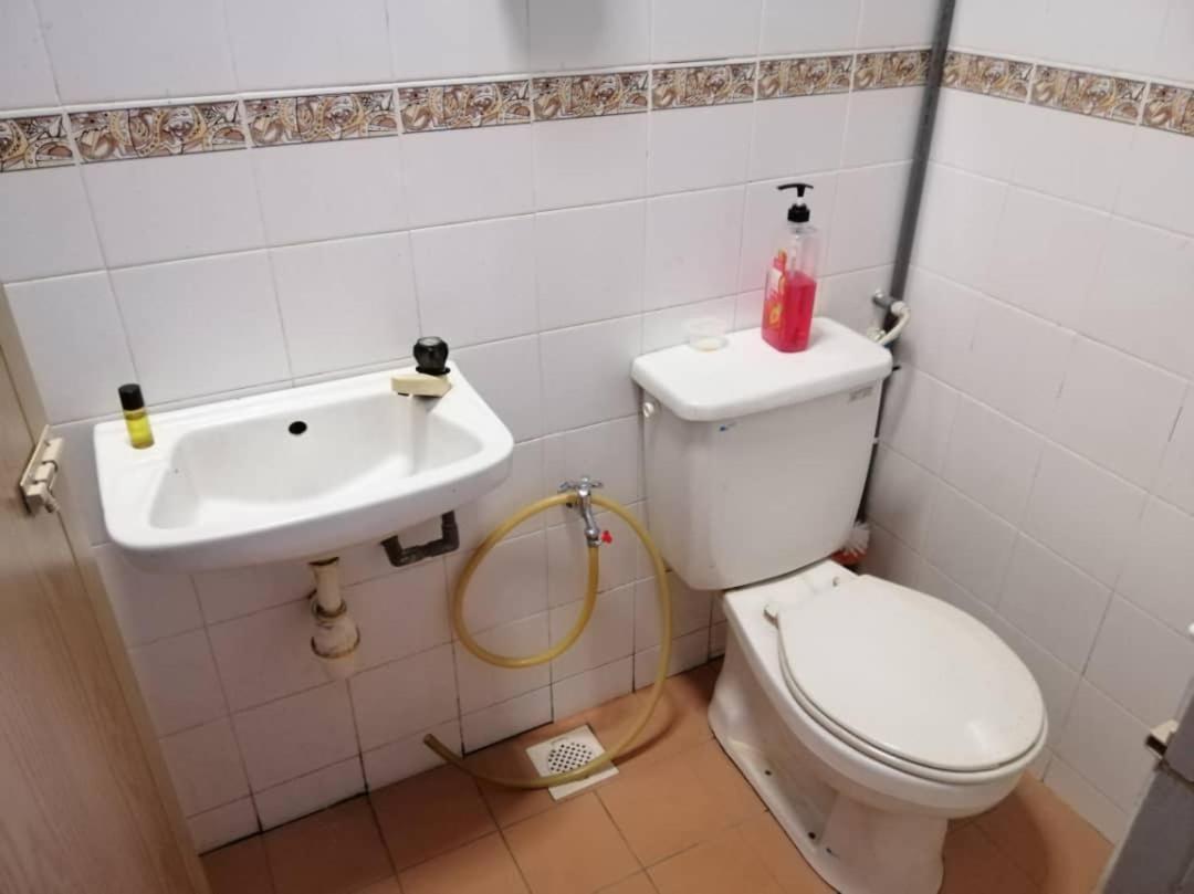 Homestay Perpaduan, Taman Bercham Raya Ulu Kinta Ipoh Perak Kampong Batu Lapan  Екстер'єр фото