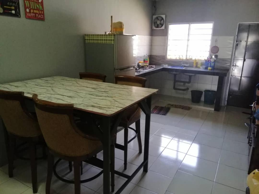 Homestay Perpaduan, Taman Bercham Raya Ulu Kinta Ipoh Perak Kampong Batu Lapan  Екстер'єр фото